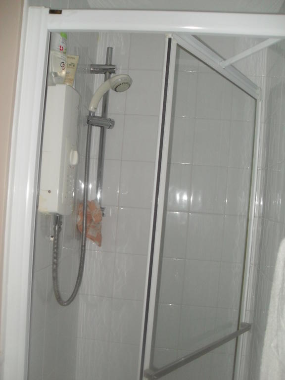 Albany Guest House باث الغرفة الصورة